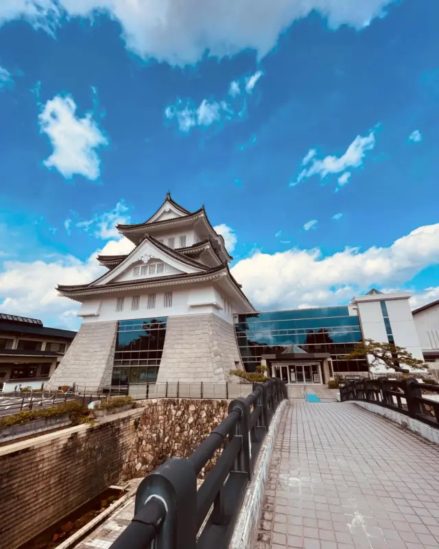 ⭐️イベントのお知らせ⭐️

【南丹市国際交流会館】
4階　展示ホールにて

☝️お城のところです🏯

3/8(金)12:00〜19時半
3/9(土)11:00〜19時半
3/10（日）11:00〜17時

『ジュエリーお手入れ相談会』
『ジュエリー展示即売会』
『レディースブラックフォーマル展』

皆様、お気軽にお越しくださいませ🎵

🔷ジュエリーお手入れ相談会🔷

🔷ジュエリー展示会🔷

🔷レディースブラックフォーマル展🔷

開催致します✨

🔶　ジュエリーお手入れ相談会　🔶

ご愛用のジュエリーやこわれて使えないジュエリーなどお手持ちのジュエリーのお直しやリフォームの相談会を開催します。
当社品は無料もしくわ格安、他社品も格安にてお直し致します。

ご相談頂けた方に先着順ではごさいますが、ご来場特典もございます。

🔶　ジュエリー展示即売会　🔶

ジュエリー比登美厳選のジュエリーを300点以上、全品展示会特別価格にてご提供いたします。

☆安心の無利息分割払い（18回まで）
☆各種クレジットカード
☆PayPay
☆京都府教職員互助組合分割払い

ご利用可能でございます。

🔶　金、プラチナ高価買取り　🔶

☆業界最高水準の高額査定☆
☆下取りならさらに高額査定☆

🔶　レディースブラックフォーマル展　🔶

安心のmade in japan。生地、縫製はすべて日本製。圧倒的着心地。各サイズ取り扱い。ご試着可能です。

😊みなさまお気軽にご来場くださいませ😊

#ジュエリー
#ジュエリー展示会
#南丹イベント
#南丹市展示会
#宝石展示会
#ジュエリーショップ京都
#ジュエリー京都
#京都宝石屋
#ジュエリー修理
#ジュエリー修理京都
#ジュエリーリフォーム
#ジュエリーリフォーム京都
#ダイヤモンド
#南丹市国際交流会館
#南丹市国際交流会館イベント
#南丹市展示会
#パライバトルマリン
#タンザナイト
#パールネックレス
#レディースフォーマル
#京都府教職員互助組合
#京都府教職員互助組合指定店
#教職員互助組合
#京都府看護協会
#京都府看護協会福利厚生サービス
#看護協会福利厚生
#看護協会福利厚生サービス